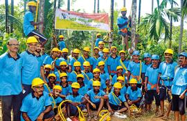 Climbing classes: Young men in Kerala get up areca trees